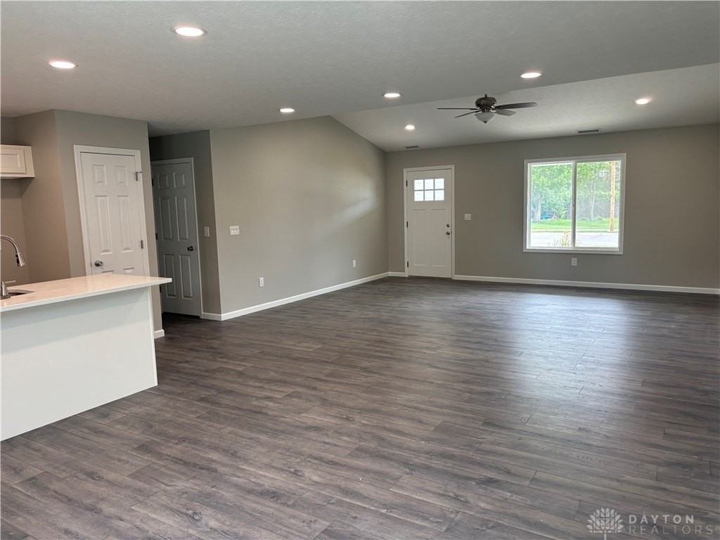 512 Cherry Ln - Photo 5 of 17