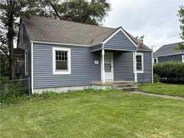 featured image of 1407 Arlington Dr