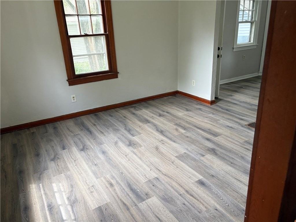 1407 Arlington Dr - Photo 4 of 6