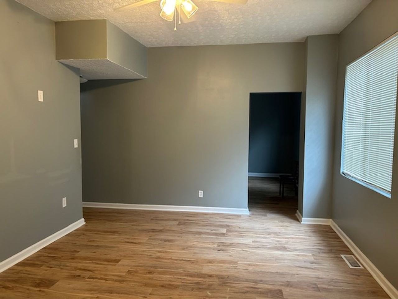 425 Huffman Ave - Photo 6 of 28