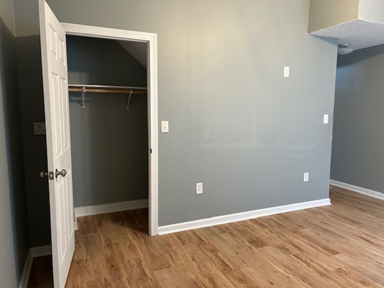 425 Huffman Ave - Photo 7 of 28