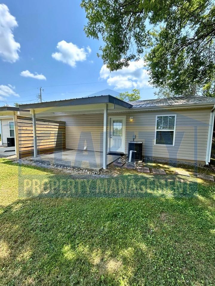 209 Hughes Ave Nw - Photo 3 of 14