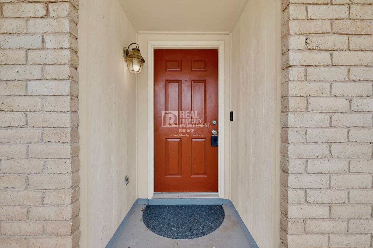 4548 Newcombe Dr - Photo 5 of 44
