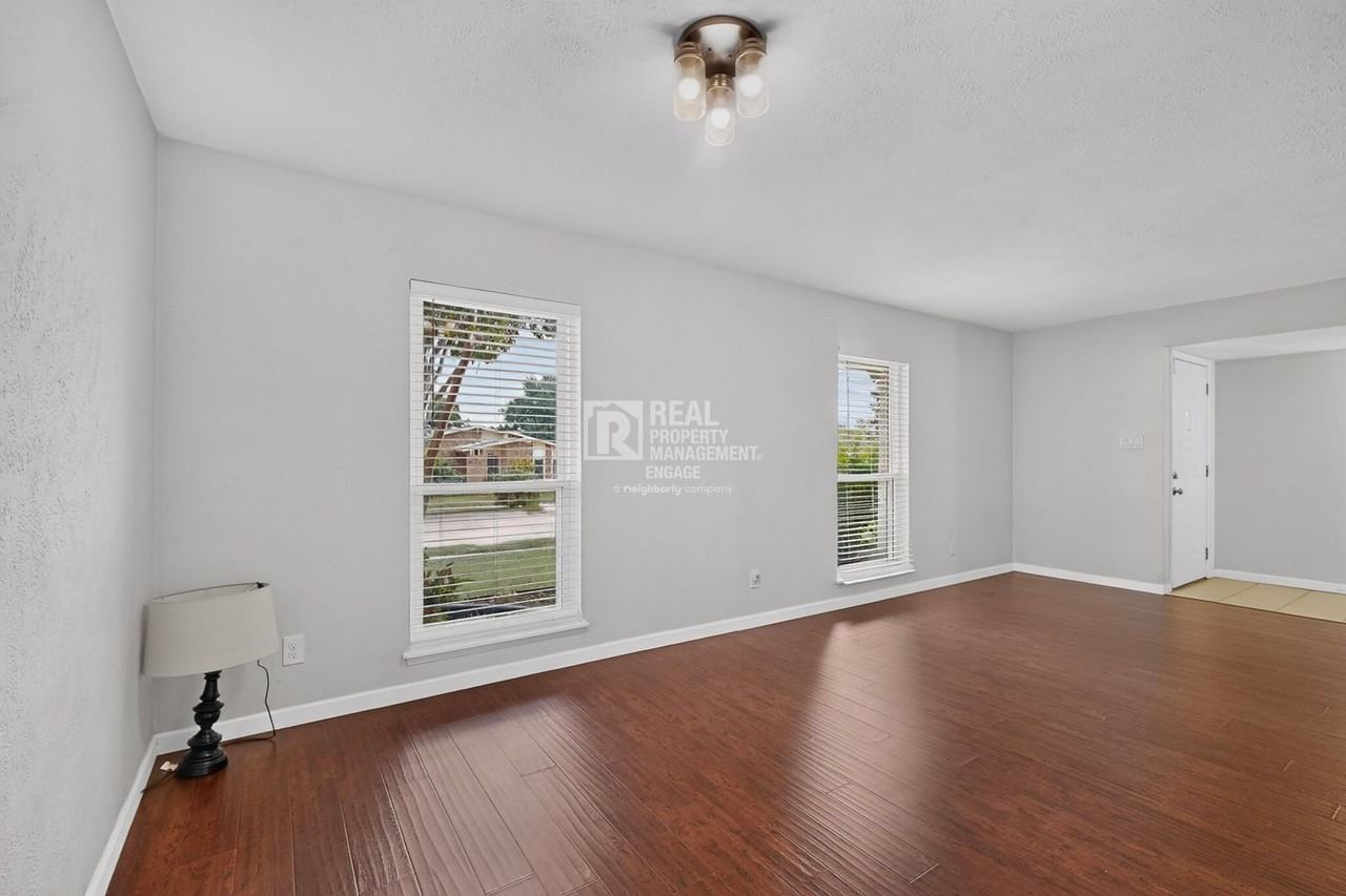 4548 Newcombe Dr - Photo 6 of 44