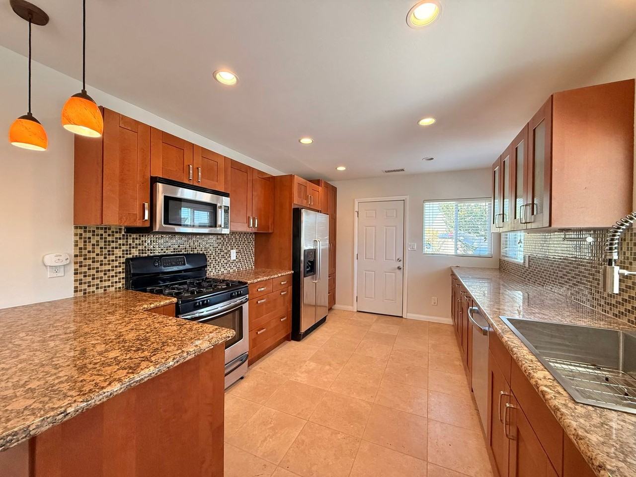 2208 Susan Pl - Photo 4 of 16