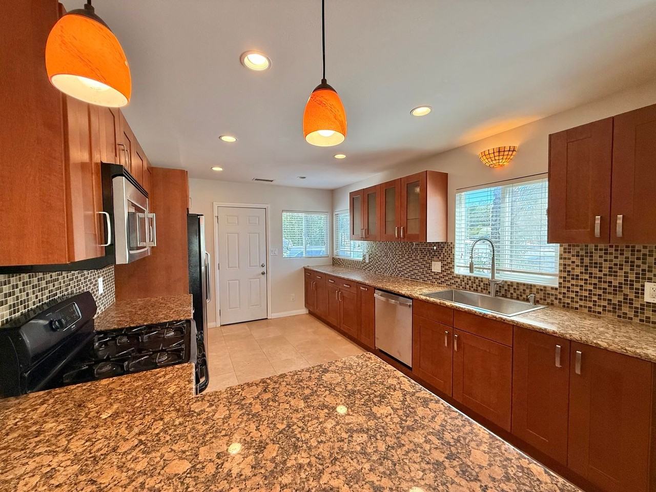 2208 Susan Pl - Photo 6 of 16