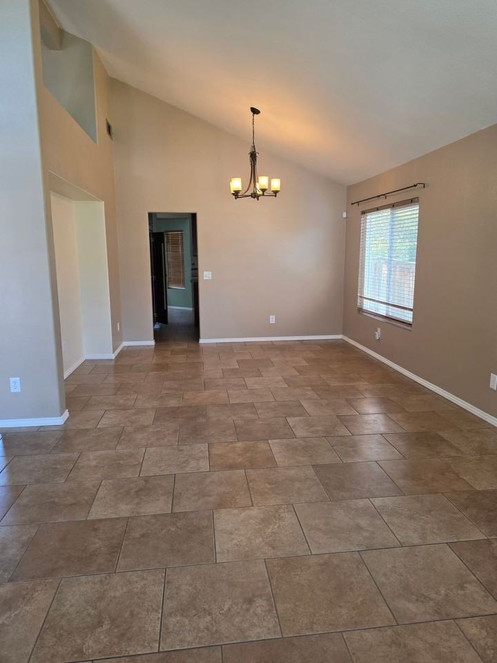 13270 Kirkwood Dr - Photo 5 of 42