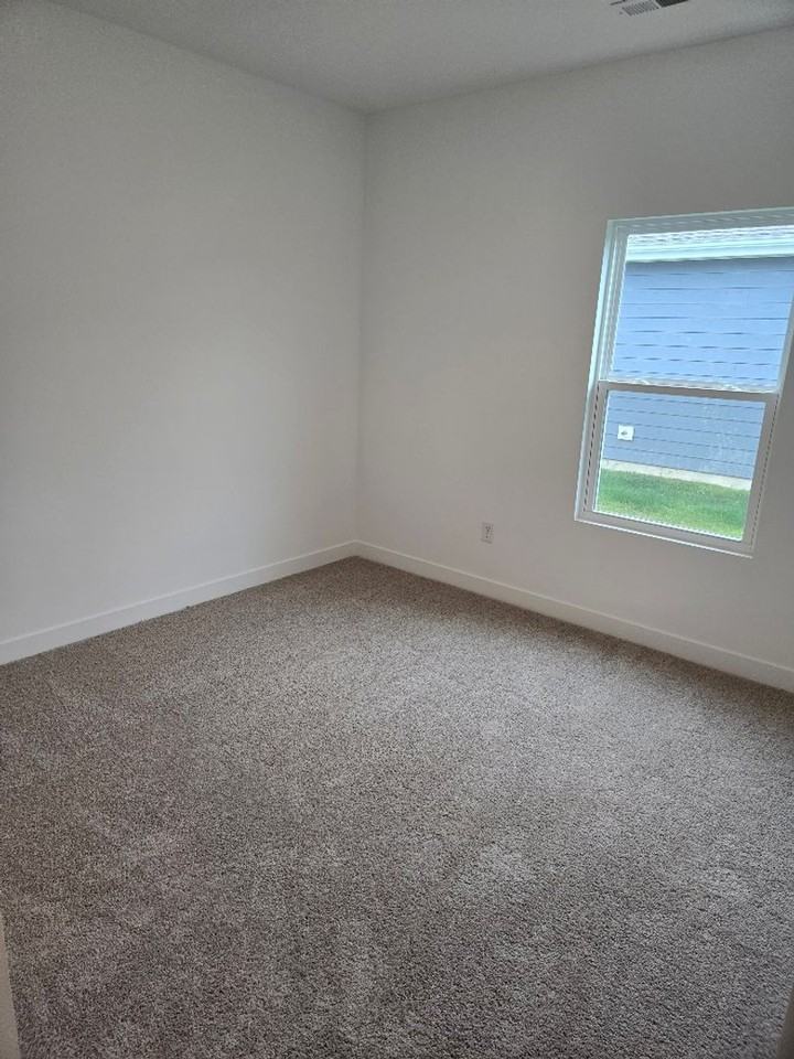 9203 Hemingway Dr - Photo 4 of 8