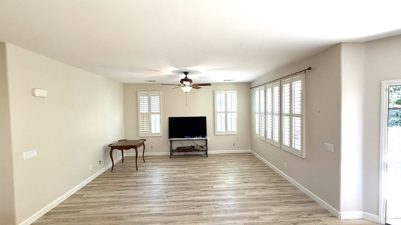10302 Oldham Ln - Photo 2 of 15