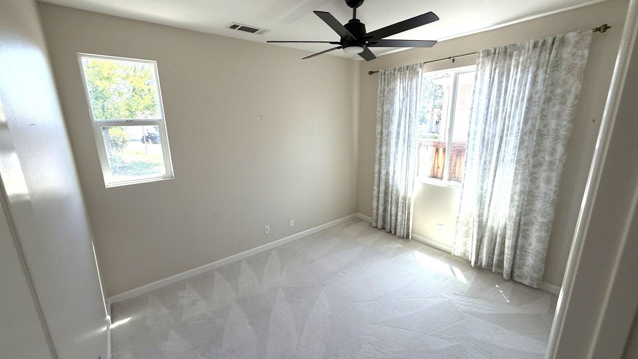 10302 Oldham Ln - Photo 5 of 15
