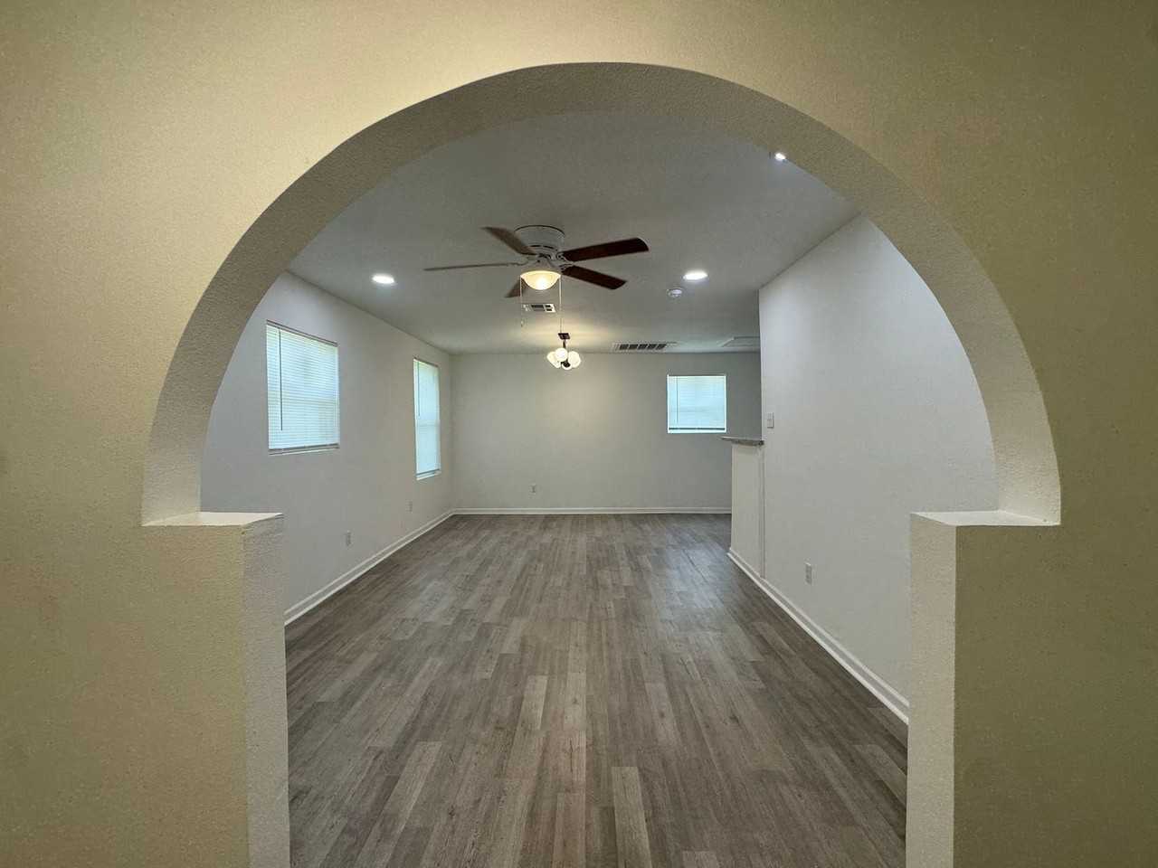 2312 Lilly St - Photo 2 of 17