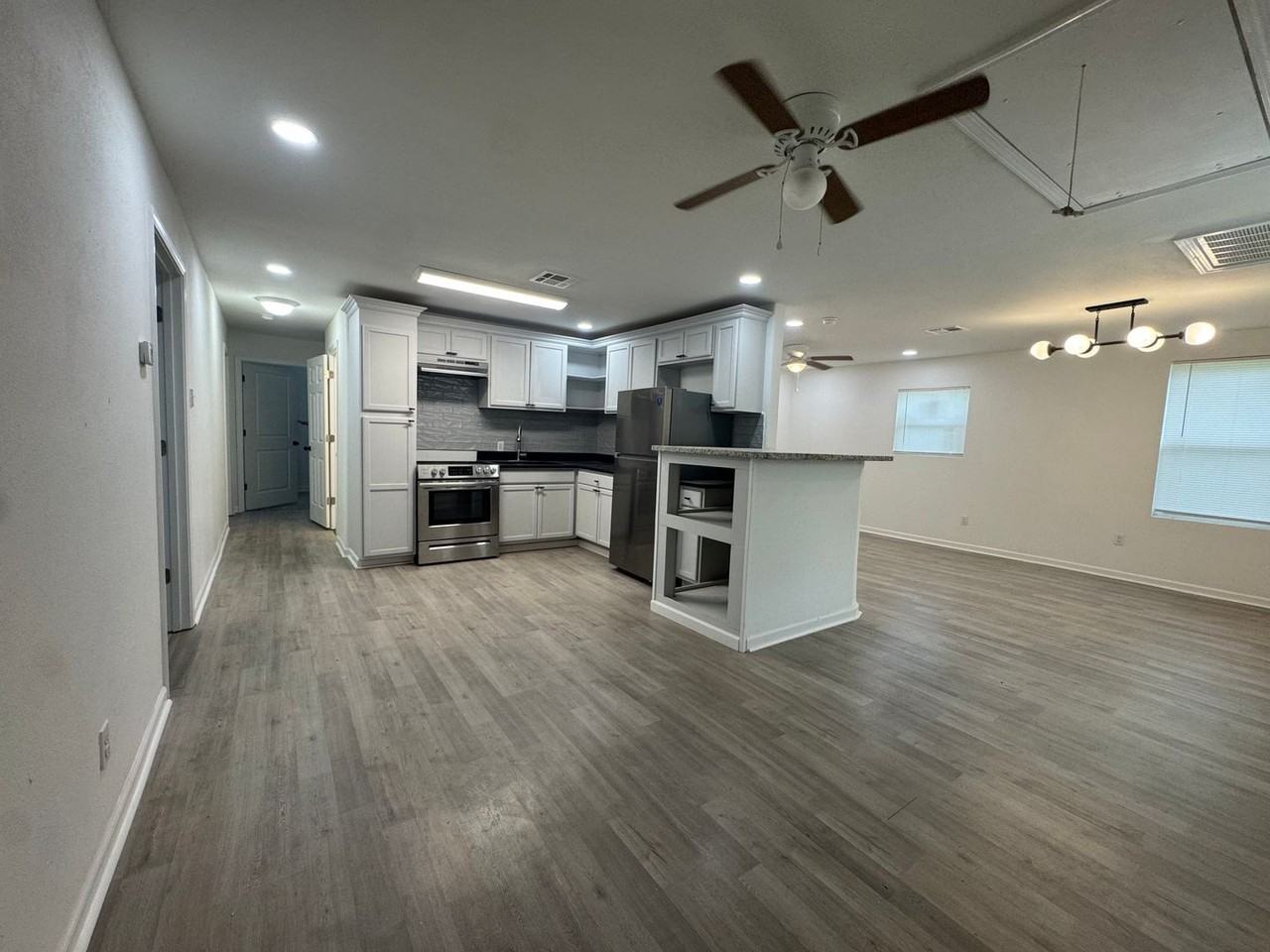 2312 Lilly St - Photo 4 of 17
