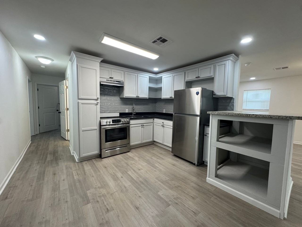 2312 Lilly St - Photo 5 of 17