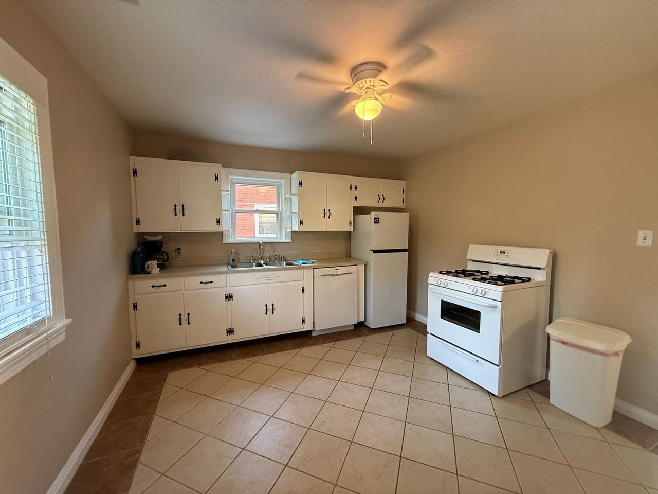 3519 Whippoorwill Rd - Photo 4 of 8