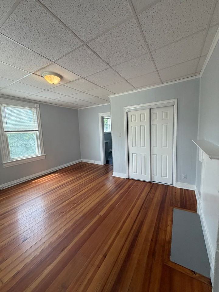 114 Schoolfield Dr - Photo 4 of 15
