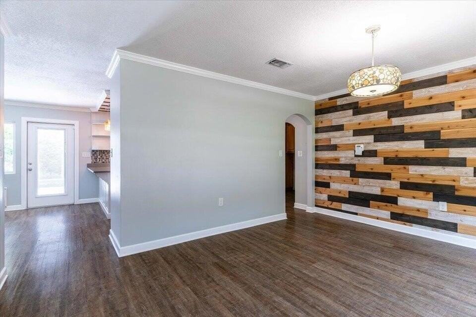 8 Stafford Cir - Photo 4 of 44