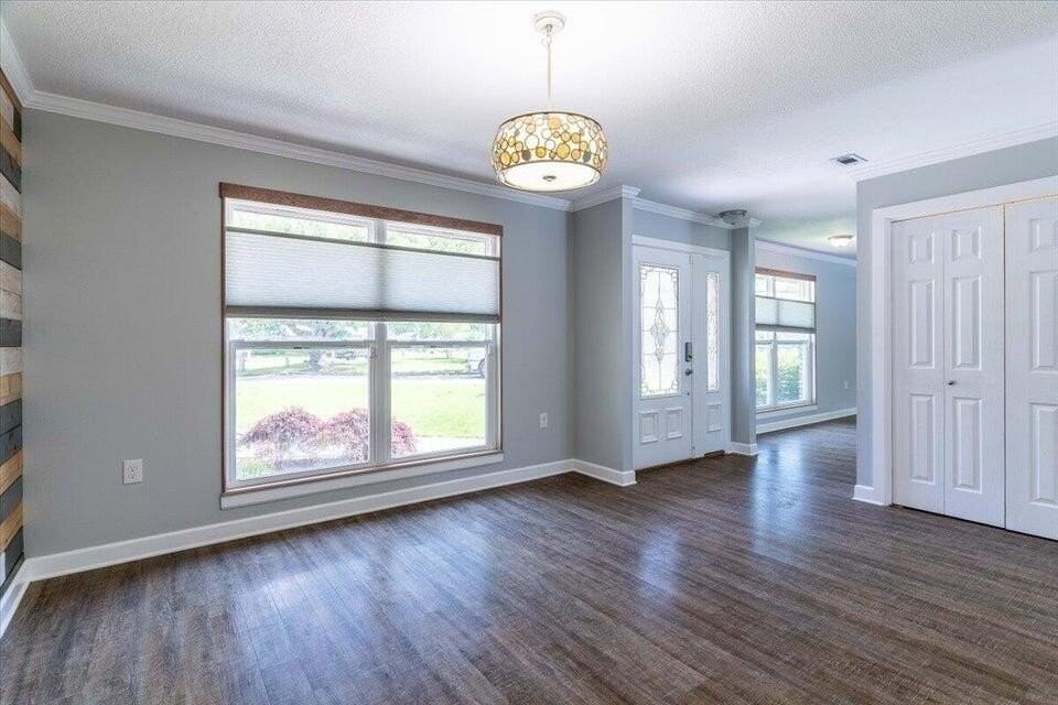 8 Stafford Cir - Photo 6 of 44