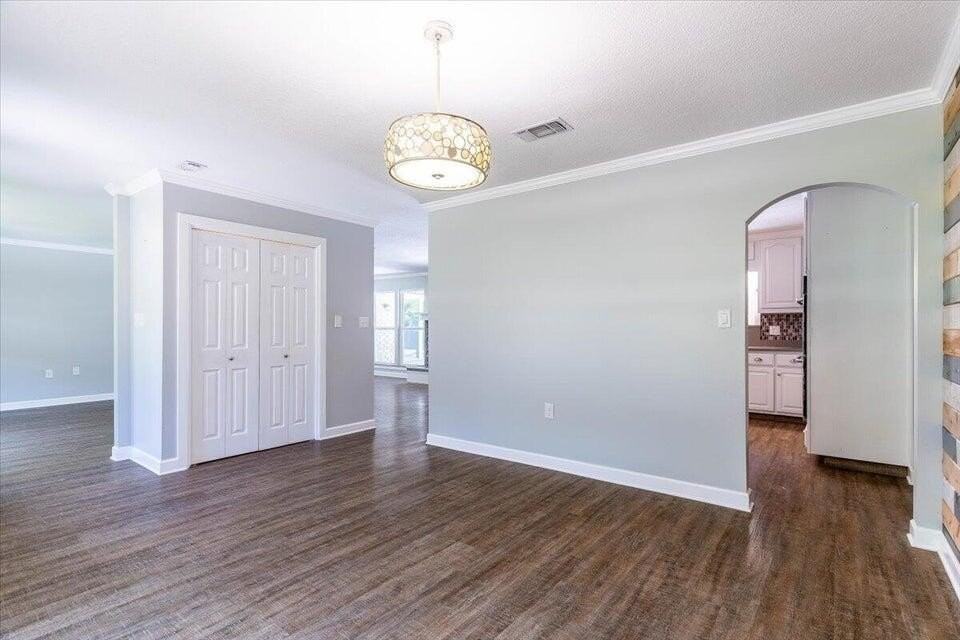 8 Stafford Cir - Photo 7 of 44