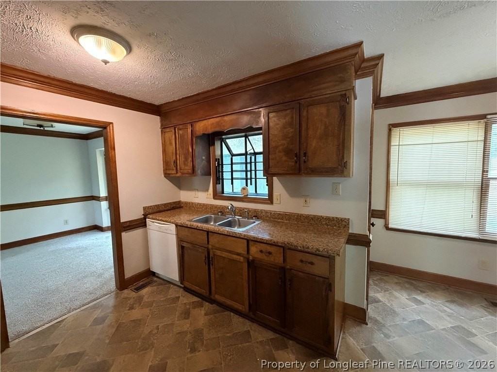 872 Hilton Dr - Photo 5 of 15