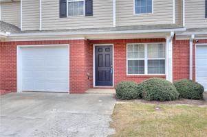 featured image of 453 Tara Commons Cir