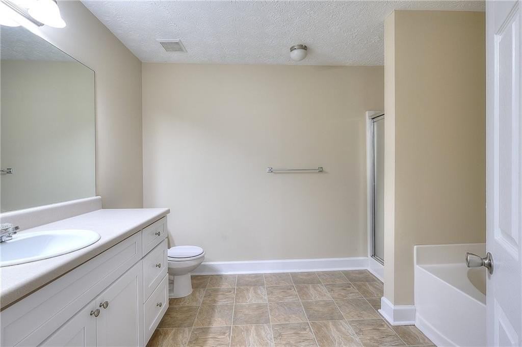 453 Tara Commons Cir - Photo 4 of 36