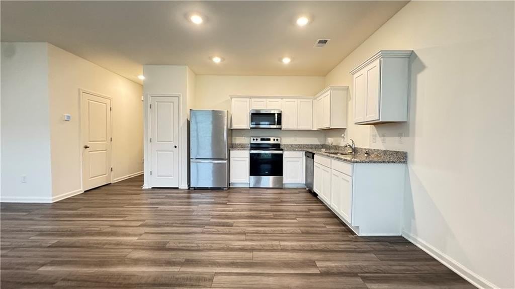 204 Fenchurch Way - Photo 3 of 26