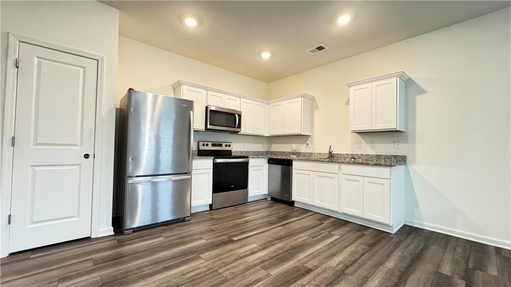 204 Fenchurch Way - Photo 4 of 26