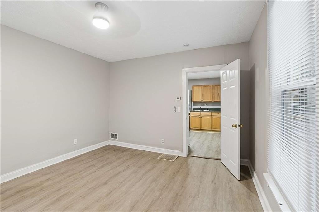 652 Bryan St Se #A - Photo 4 of 26
