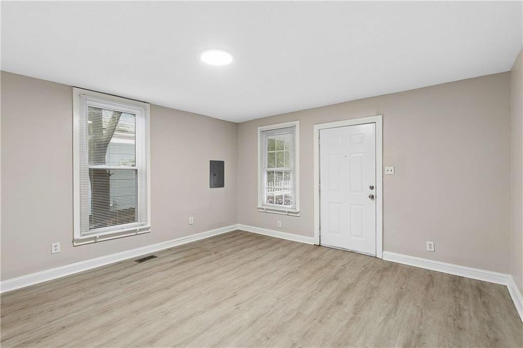 652 Bryan St Se #A - Photo 5 of 26