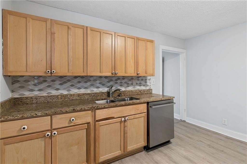 652 Bryan St Se #A - Photo 7 of 26