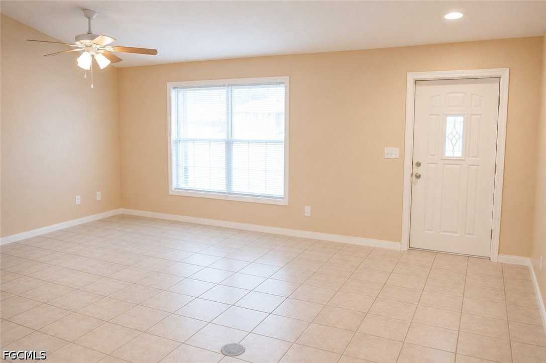 1422 Se 18th St - Photo 5 of 32