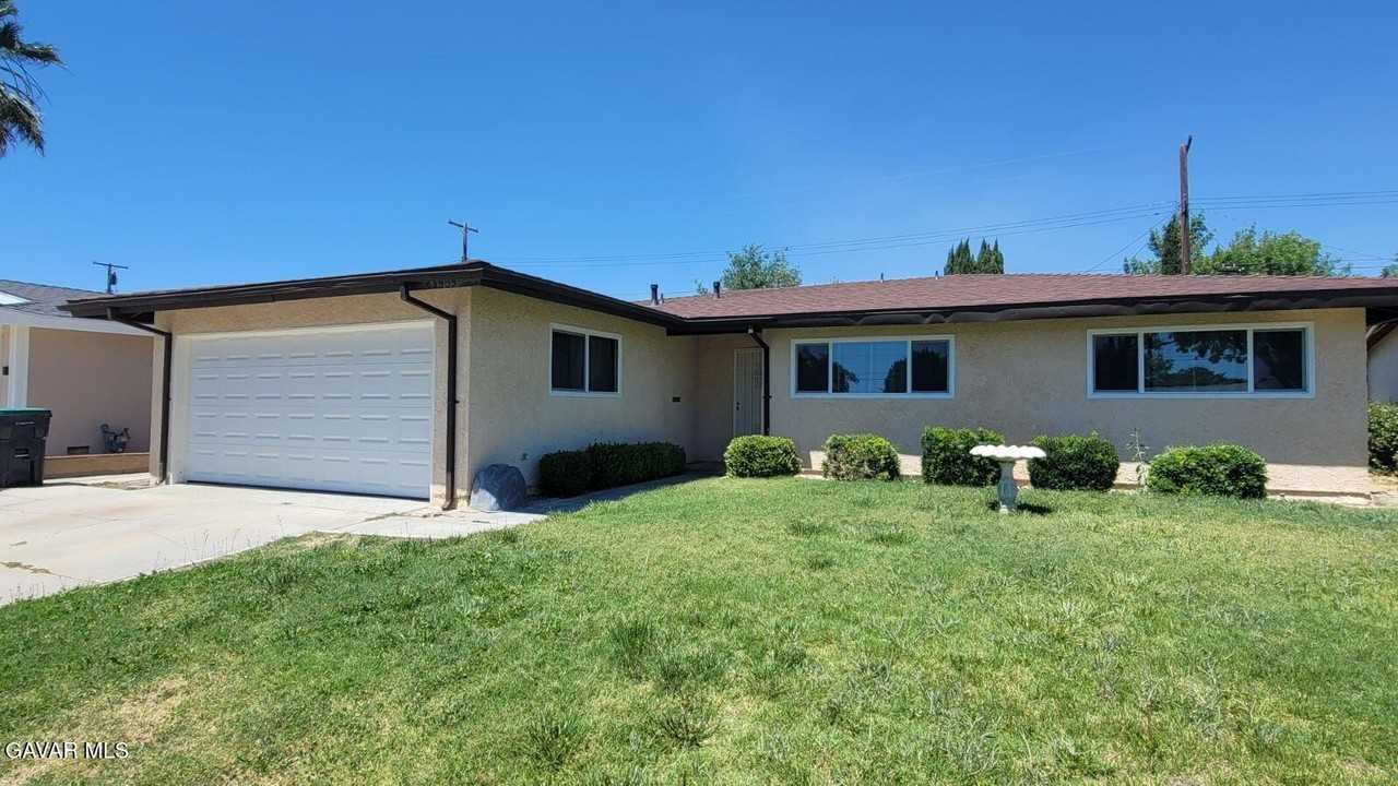 45303 Lorimer Ave - Photo 2 of 22