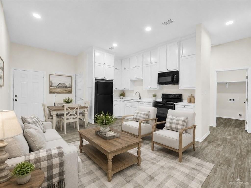 620 W 25th St - Photo 2 of 10