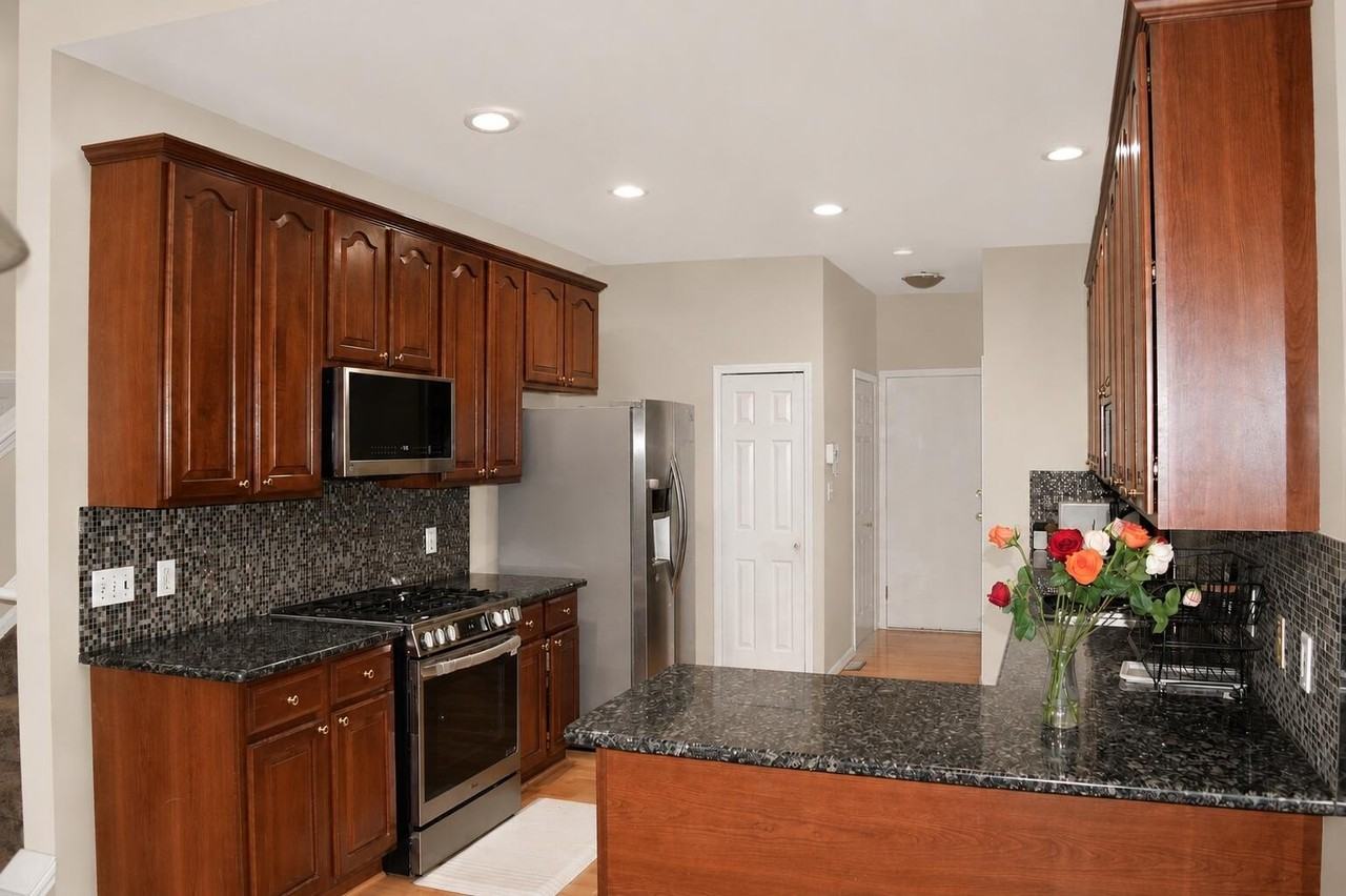 1566 Heron Cir - Photo 3 of 3