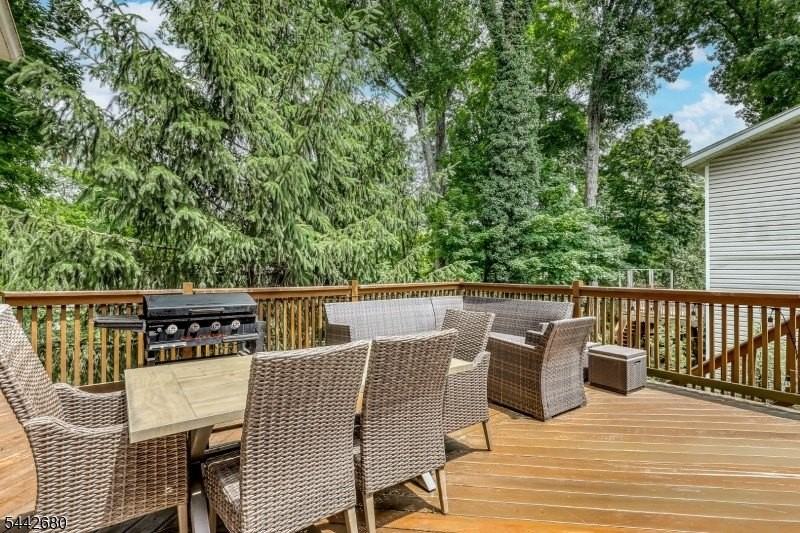 95 Balsam Rd - Photo 3 of 20