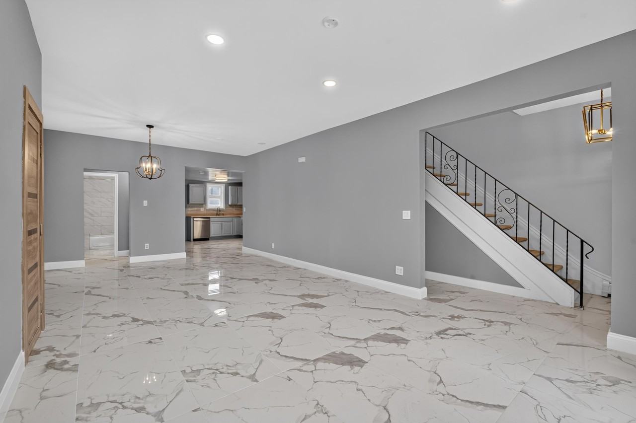 255 Kennedy Blvd - Photo 3 of 24