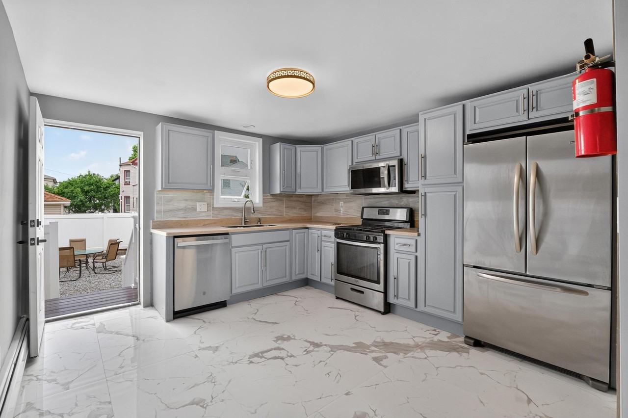 255 Kennedy Blvd - Photo 5 of 24
