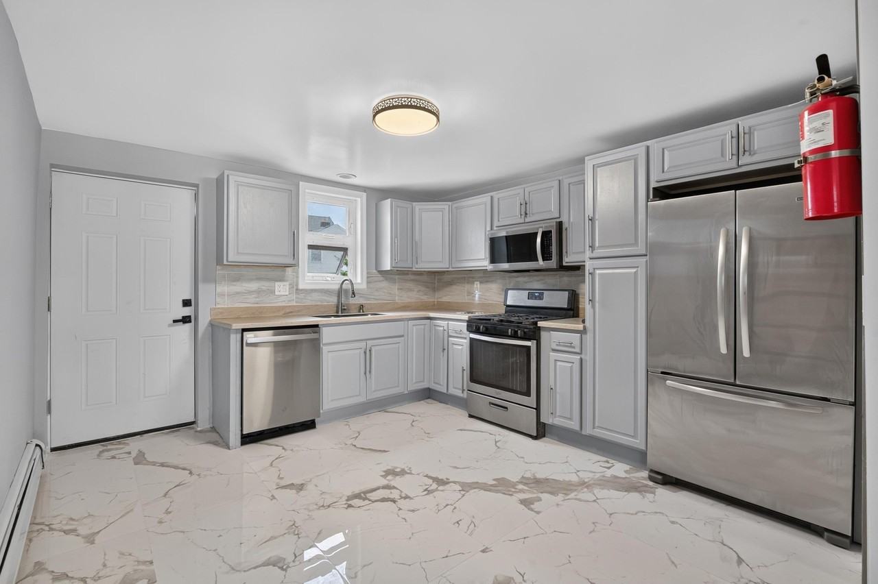 255 Kennedy Blvd - Photo 6 of 24
