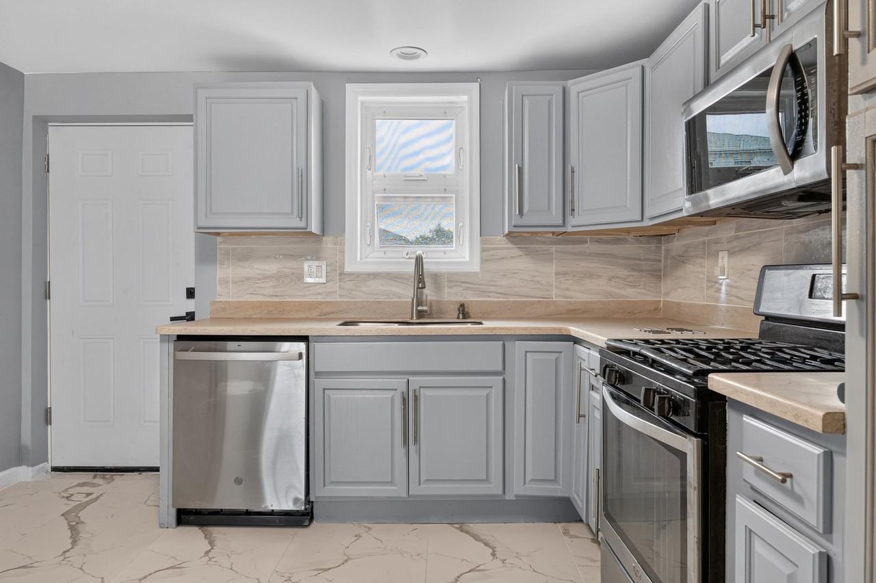 255 Kennedy Blvd - Photo 7 of 24
