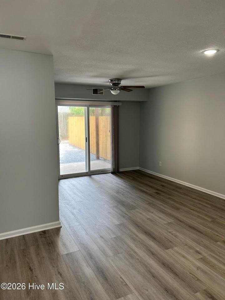 102 Brenda Dr - Photo 3 of 9