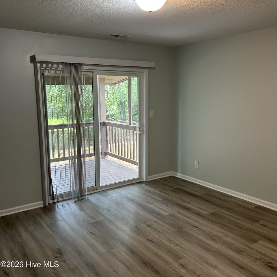 102 Brenda Dr - Photo 4 of 9
