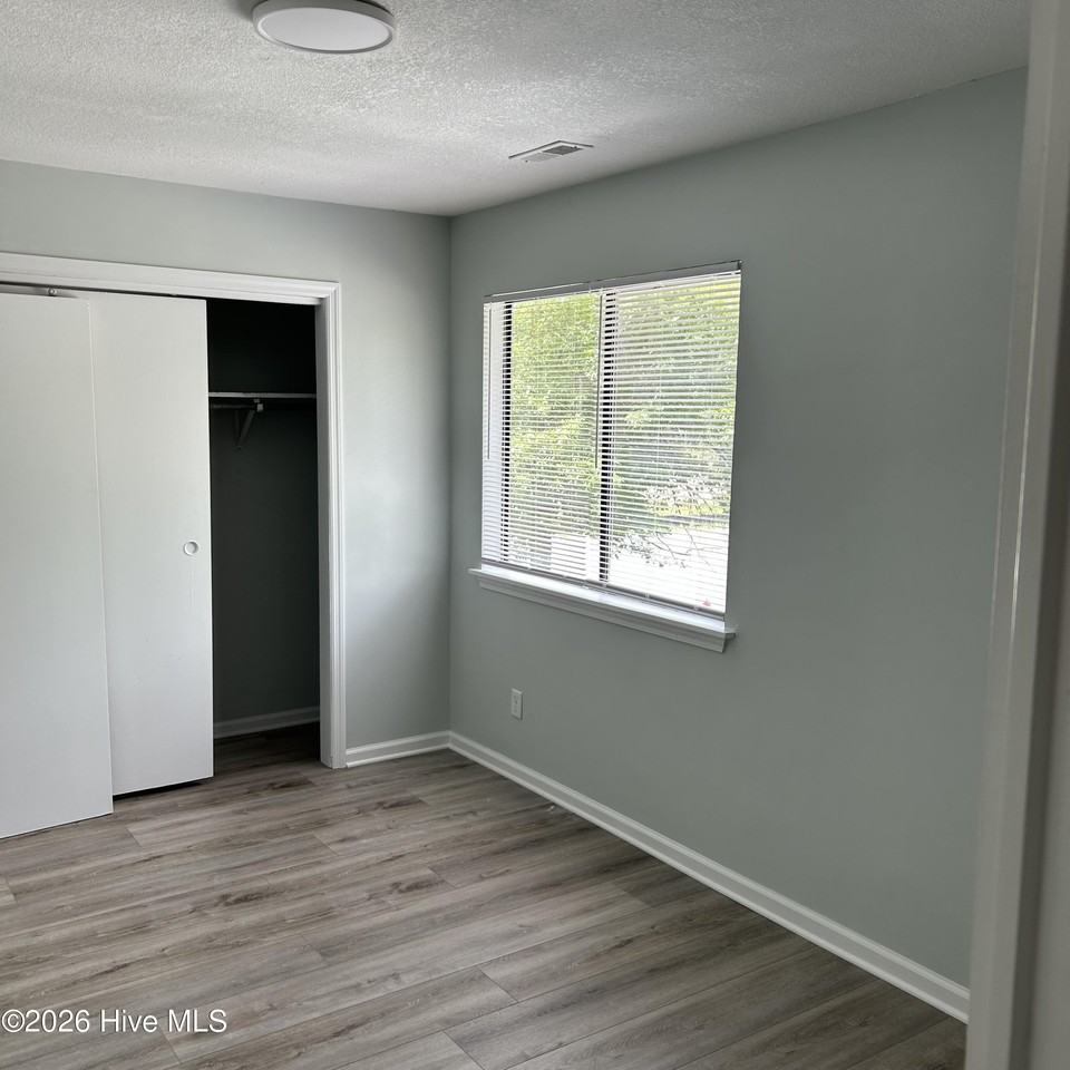 102 Brenda Dr - Photo 5 of 9