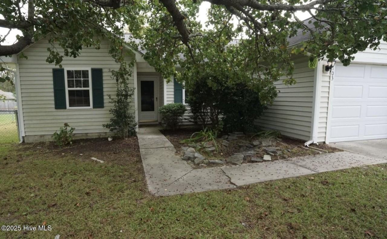 103 Eastgate Dr - Photo 2 of 19