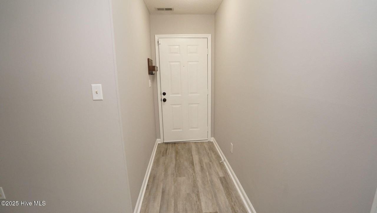 103 Eastgate Dr - Photo 4 of 19