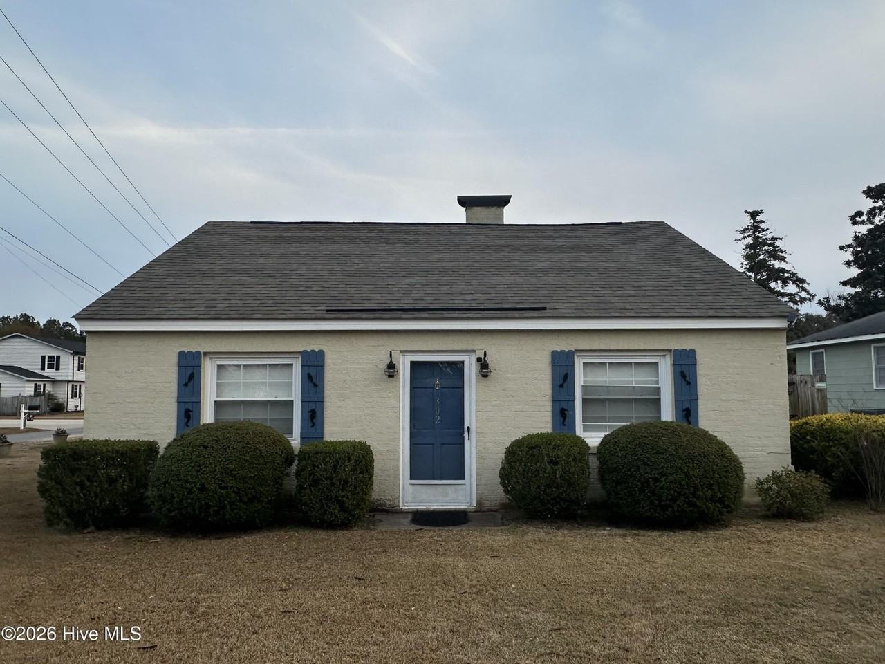 302 N Shores Rd - Photo 2 of 20