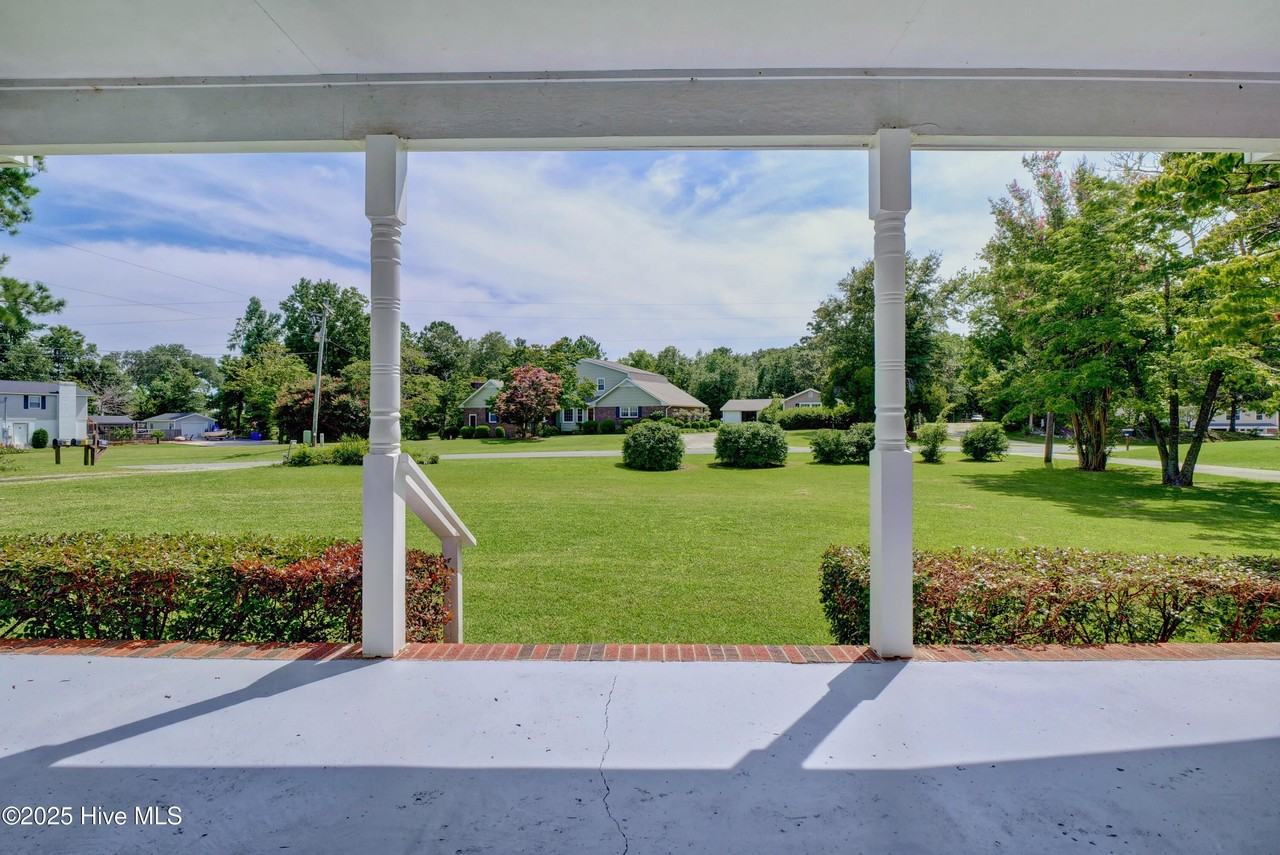 665 Hughes Rd - Photo 6 of 40