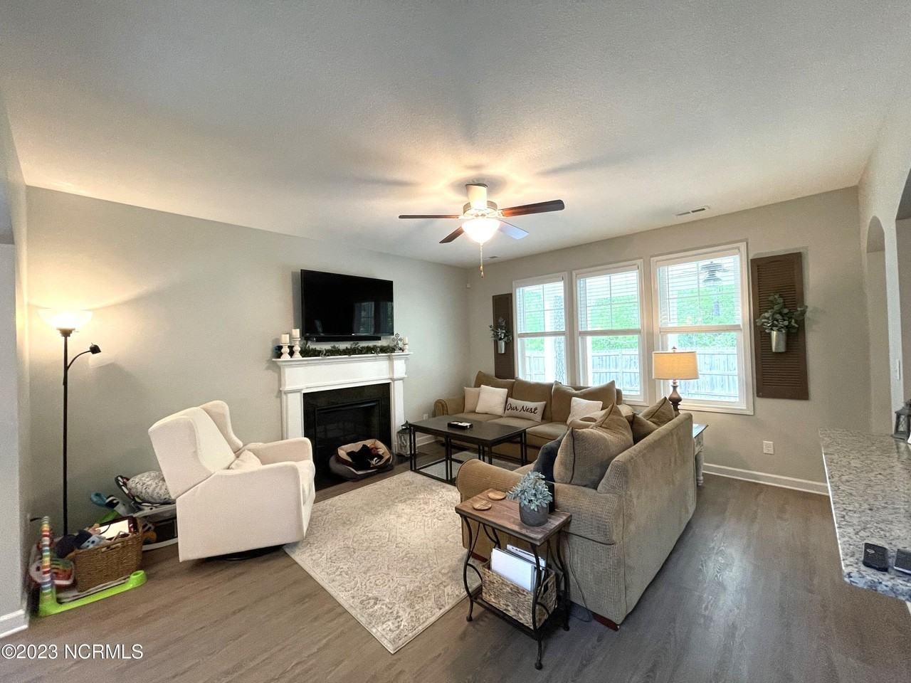 211 Seneca Ct - Photo 4 of 20