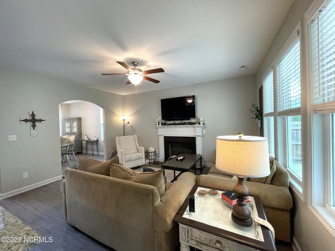 211 Seneca Ct - Photo 5 of 20