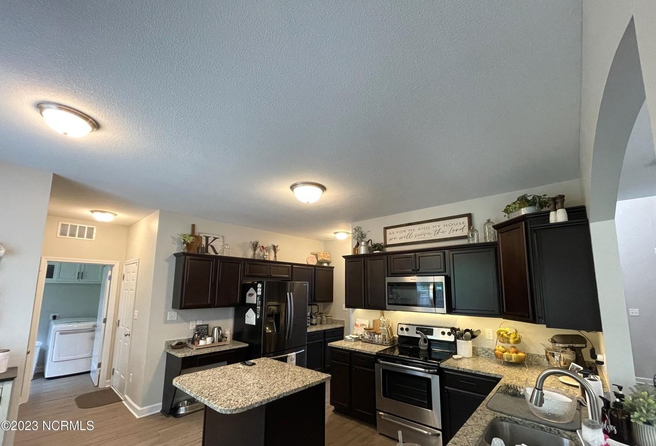 211 Seneca Ct - Photo 7 of 20