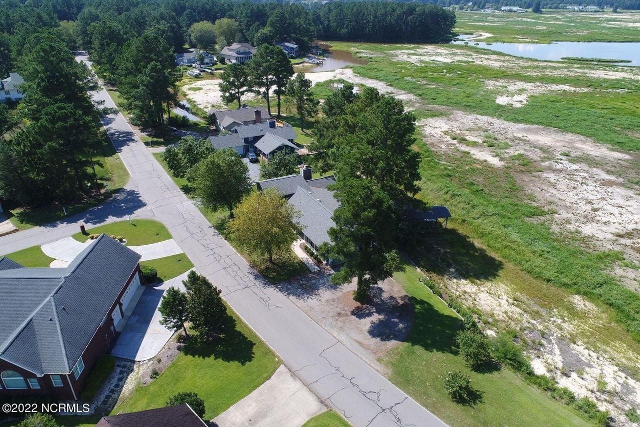 647 Castleberry Ct - Photo 2 of 21